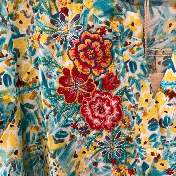 NWT Savanna Jane Floral Embroidered Women's Top size large - Picture 6 of 16